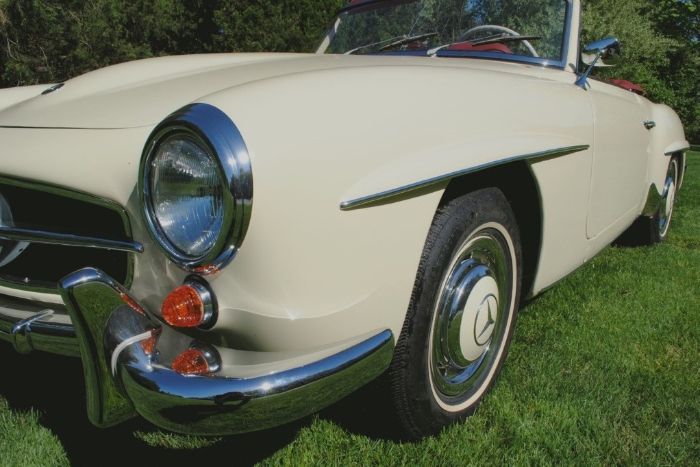Concours-quality 1959 Mercedes 190SL with red upholstery